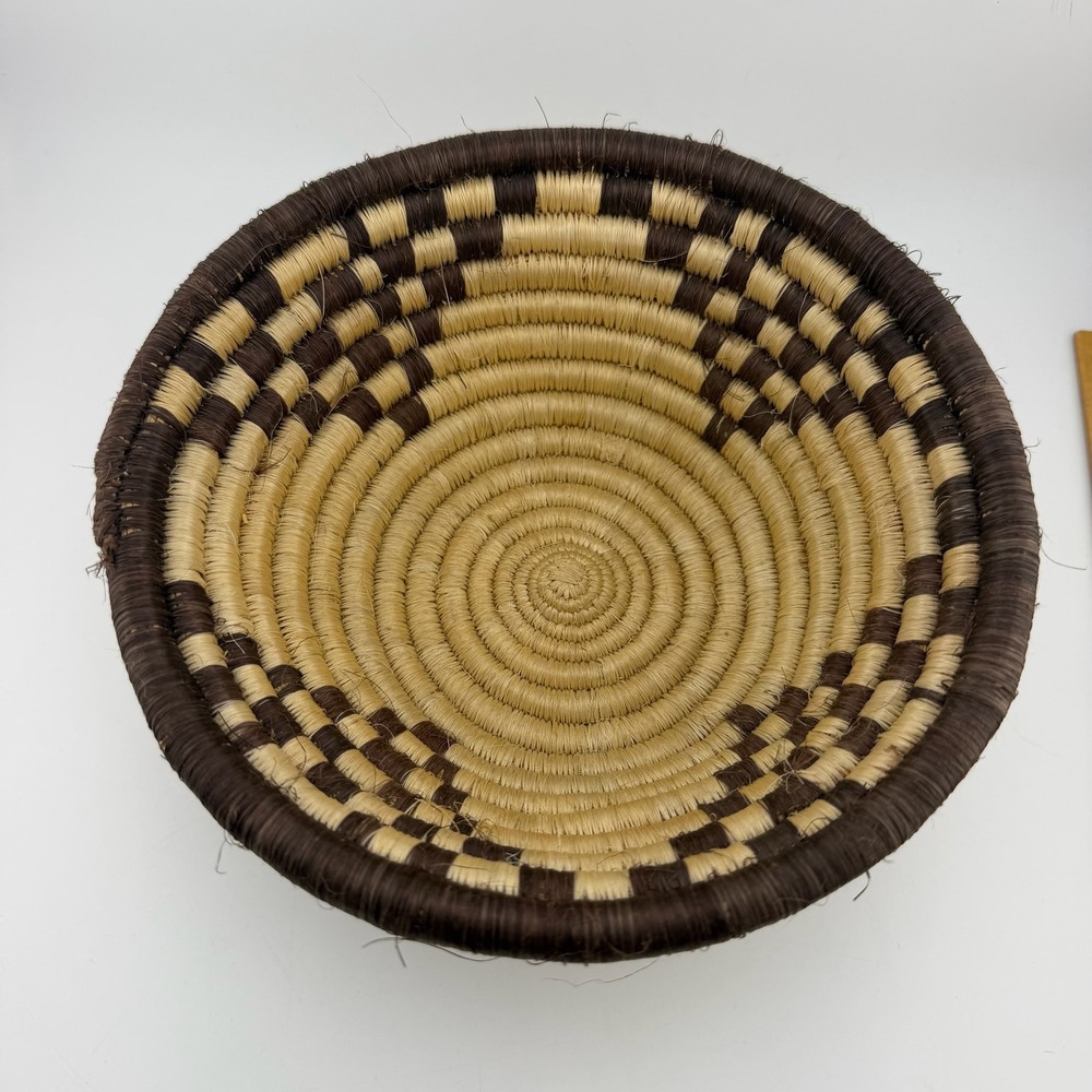 Woven Basket Bowl 8in Natural Brown Excellent Geometric Tribal Boho